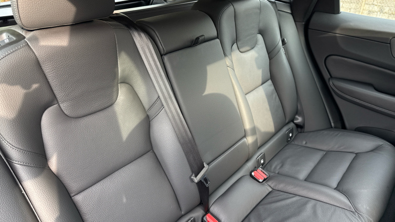 Volvo XC60 2.0 B5P Plus Dark 5dr AWD Geartronic Petrol Estate